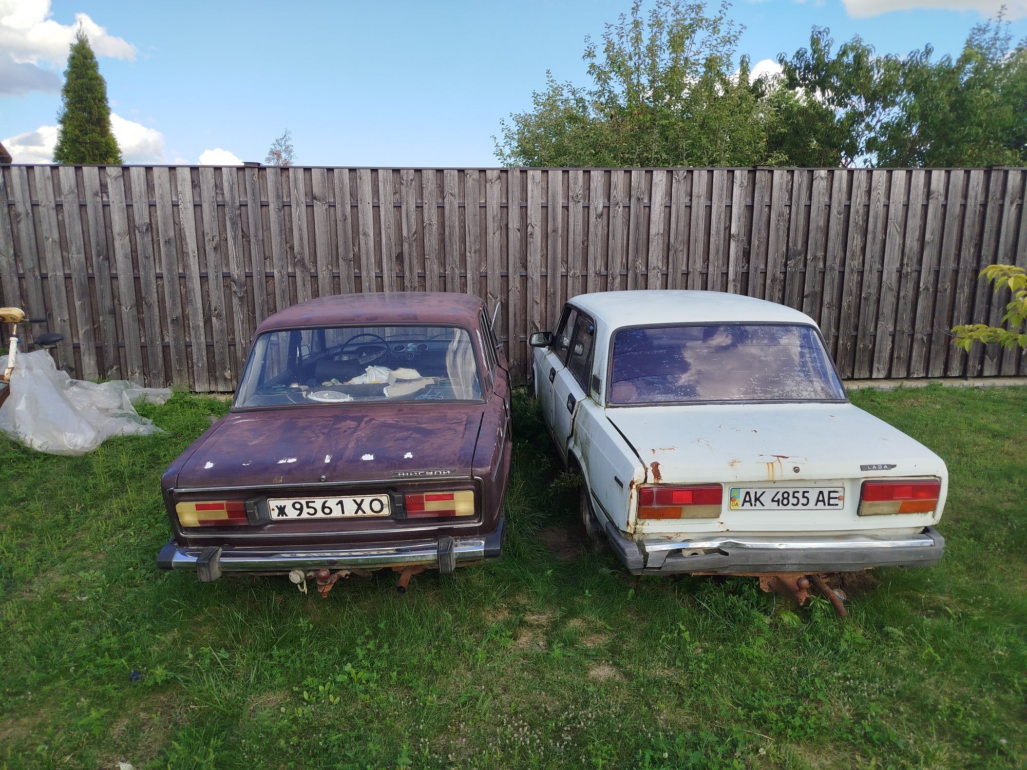 Продам два жигулі