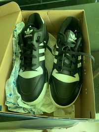 Tenis adidas Rivalry low pretos 45,5