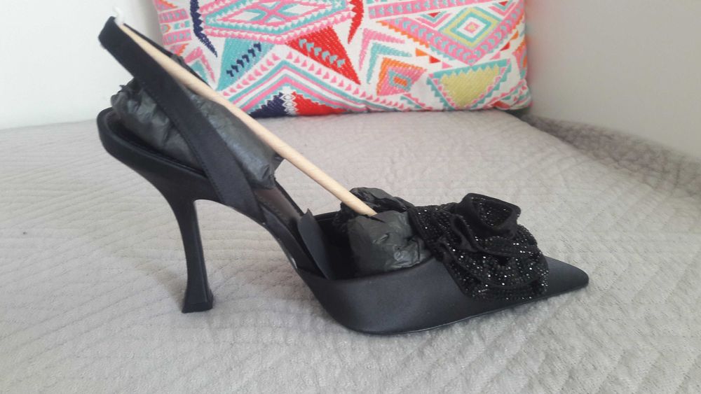 Нові чорні туфлі босоніжки Mango 38 р сатинові з квіткою