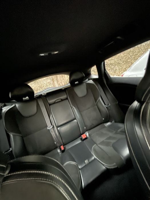 Volvo v40 D4 R-Desing 190cv Biturbo
