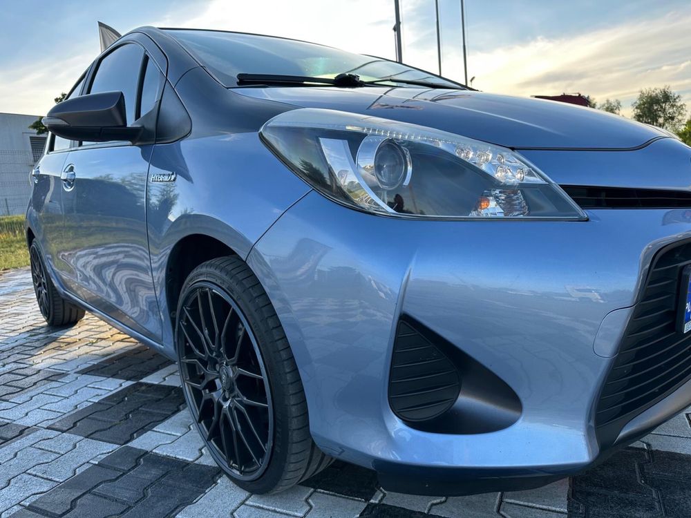 Sprzedam Toyota Yaris Hybrid Selection