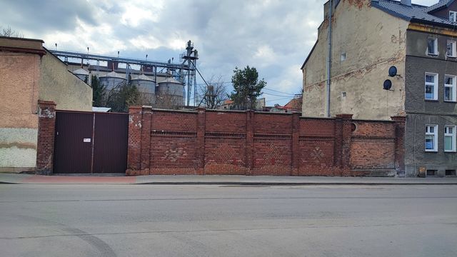 Wynajmę plac , działkę z Garażami w centrum Głubczyc