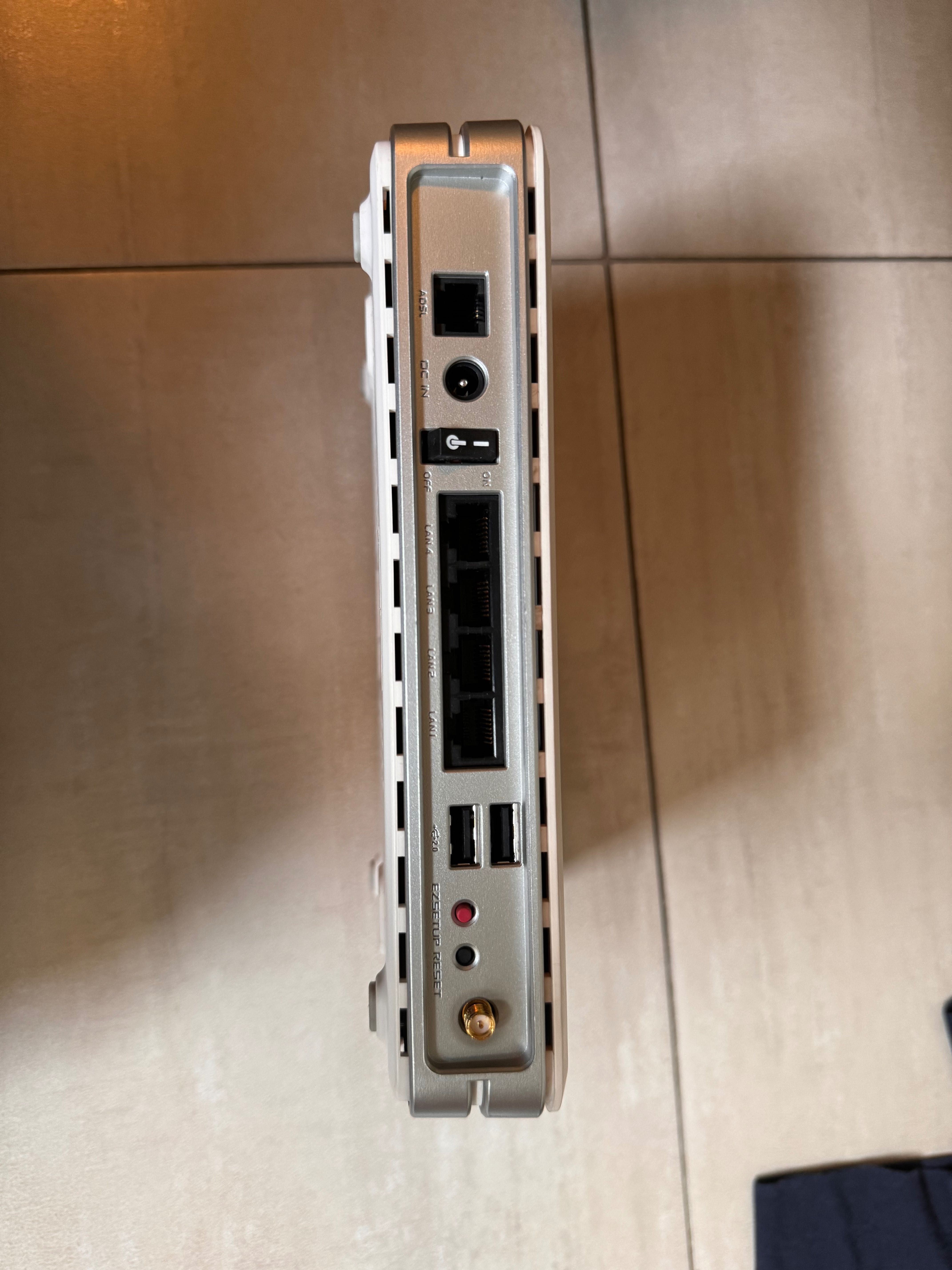 Router Asus WL-600gm + sieć bezprzedowdowa ADSL2/2 + home gateway