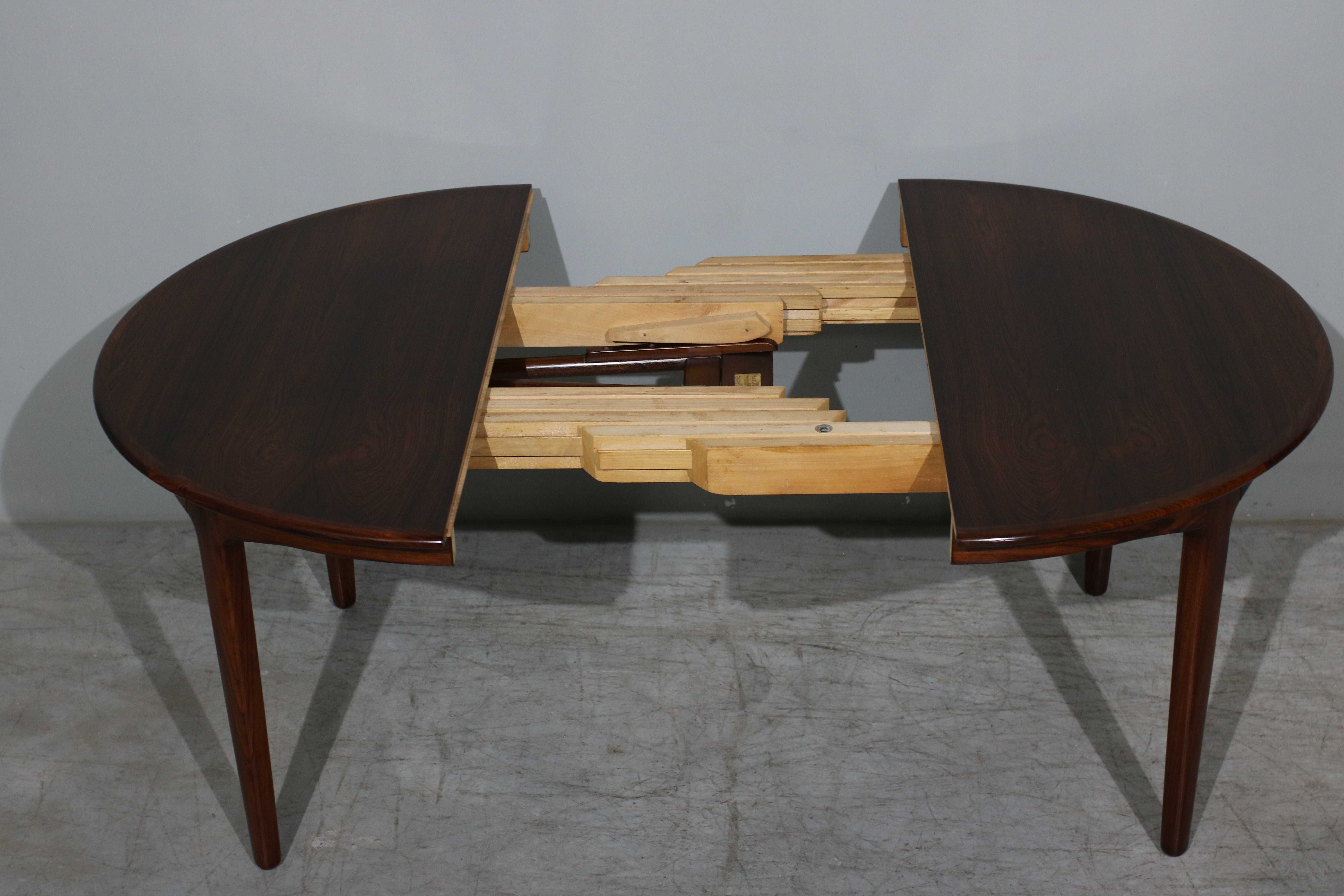 Mesa de jantar extensível Henning Kjaernulf em pau santo | Design