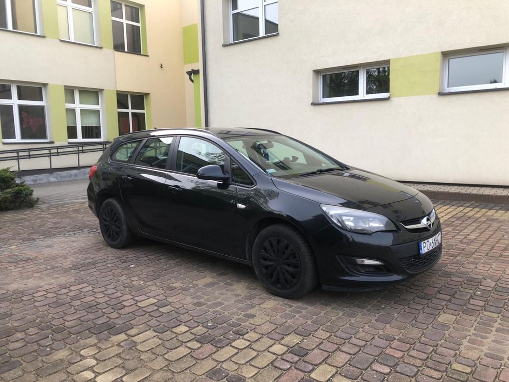 Opel Astra 1.7 Cdti 2012 rok