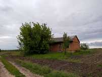 Продам будинок з земельною ділянкою