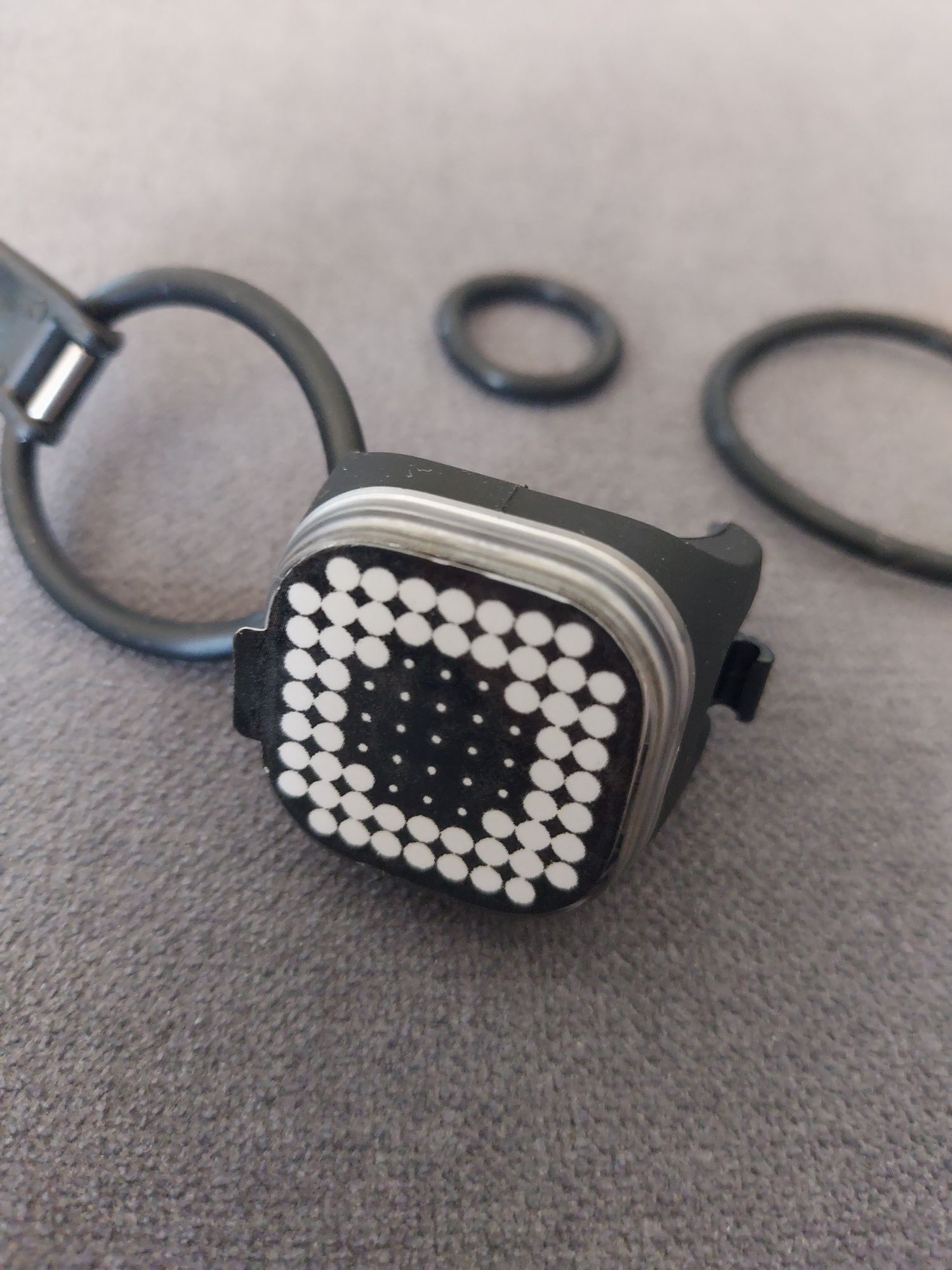 Lampka rowerowa Knog Blinder Square przód 8 trybów pracy oświetlenie