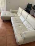Sofá cabedal branco chaise-long
