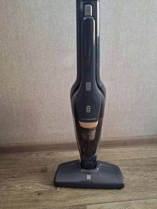 Продам пилосос ручний Electrolux