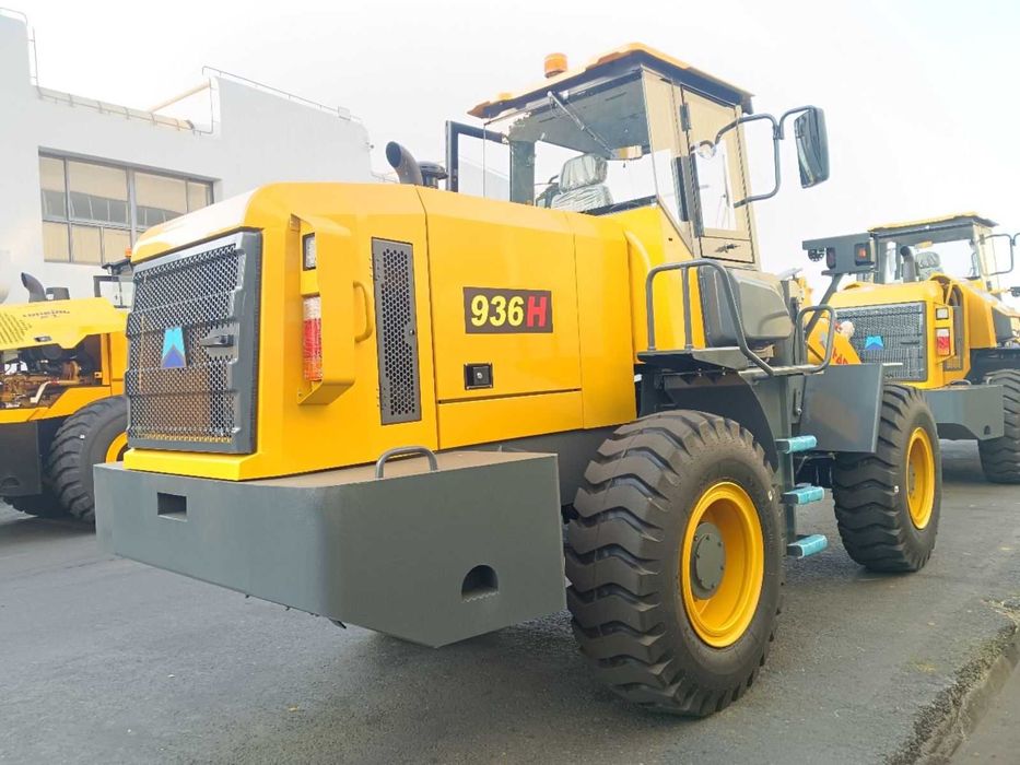 Фронтальний навантажувач CHANGLIN 936H вантажопідйомність 3т.