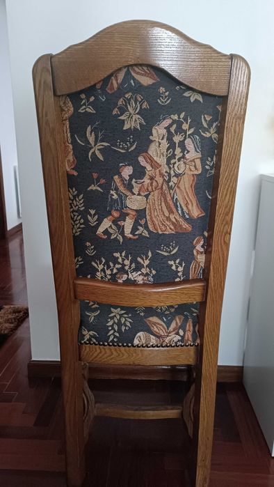 Cadeira em madeira e tecido