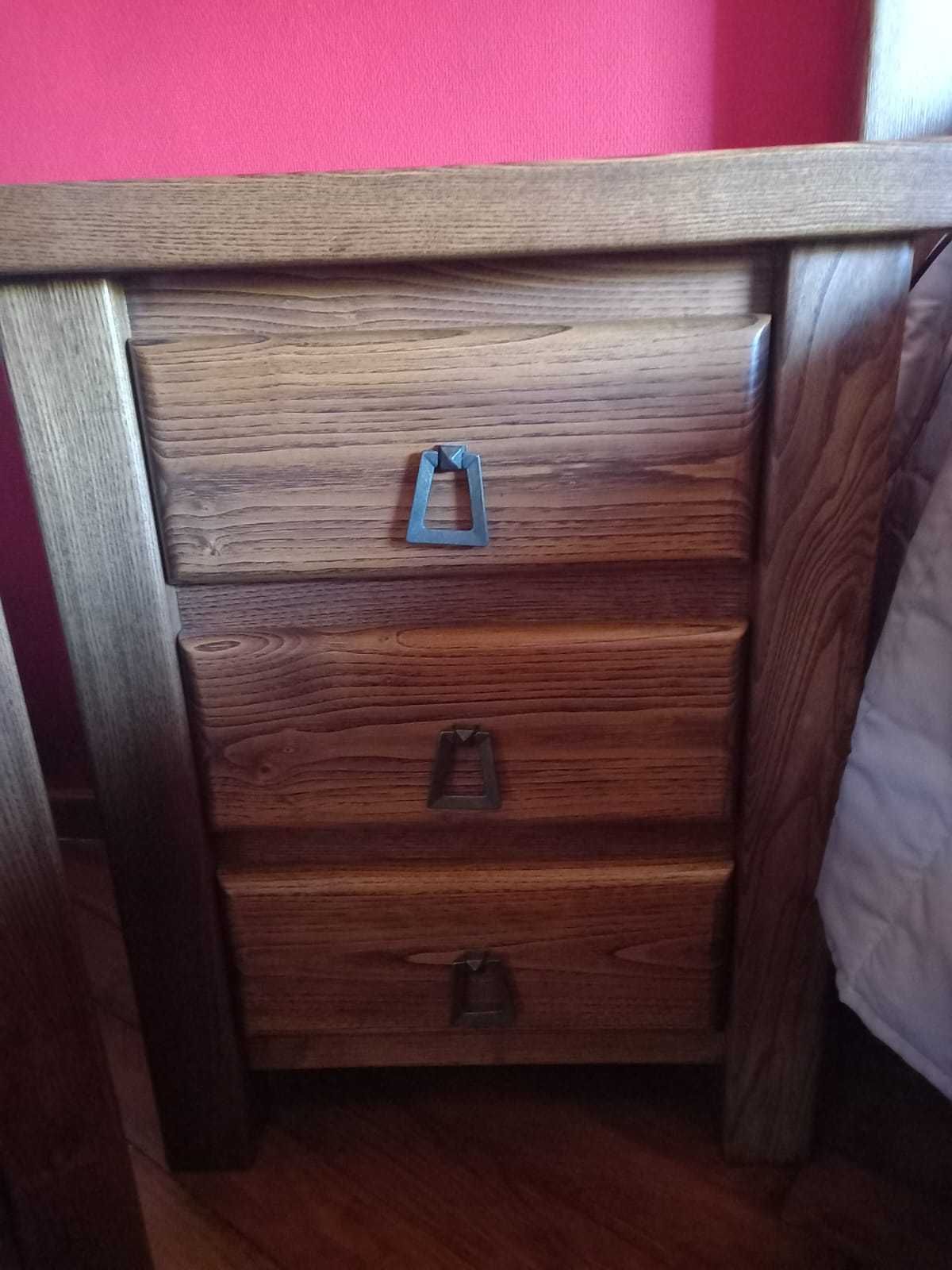 Conjunto de Móveis de Quarto em Madeira Maciça - Completo