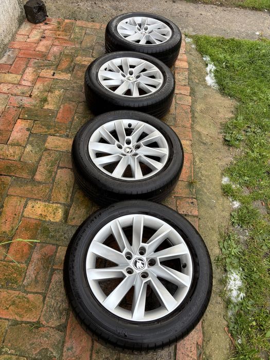 Felgi aluminiowe Škoda 17” z oponami Goodyear 225/45 R17 – Komplet