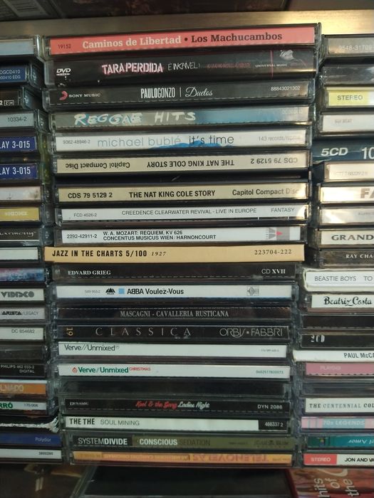 Lote 1000 CD's música portuguesa e estrangeira
