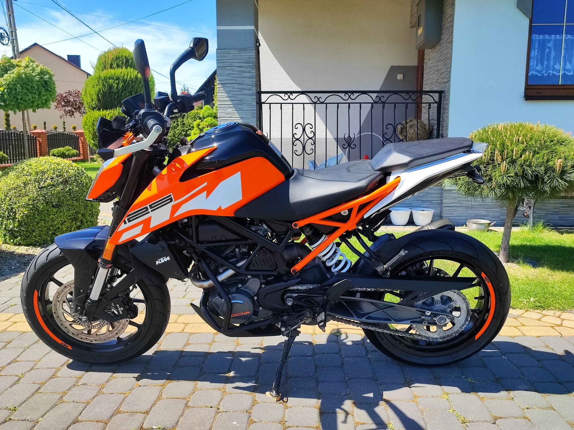 KTM Duke 125 ABS Kat B A1 Ideał AKRAPOVIC Nowe Opony Dodatki