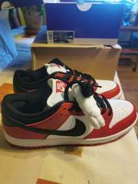 Nike SB Dunk Low Pro Varsity Red and White 44,5
Varsity Red and White