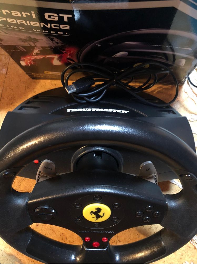 Volante Thrustmaster Ferrari GT