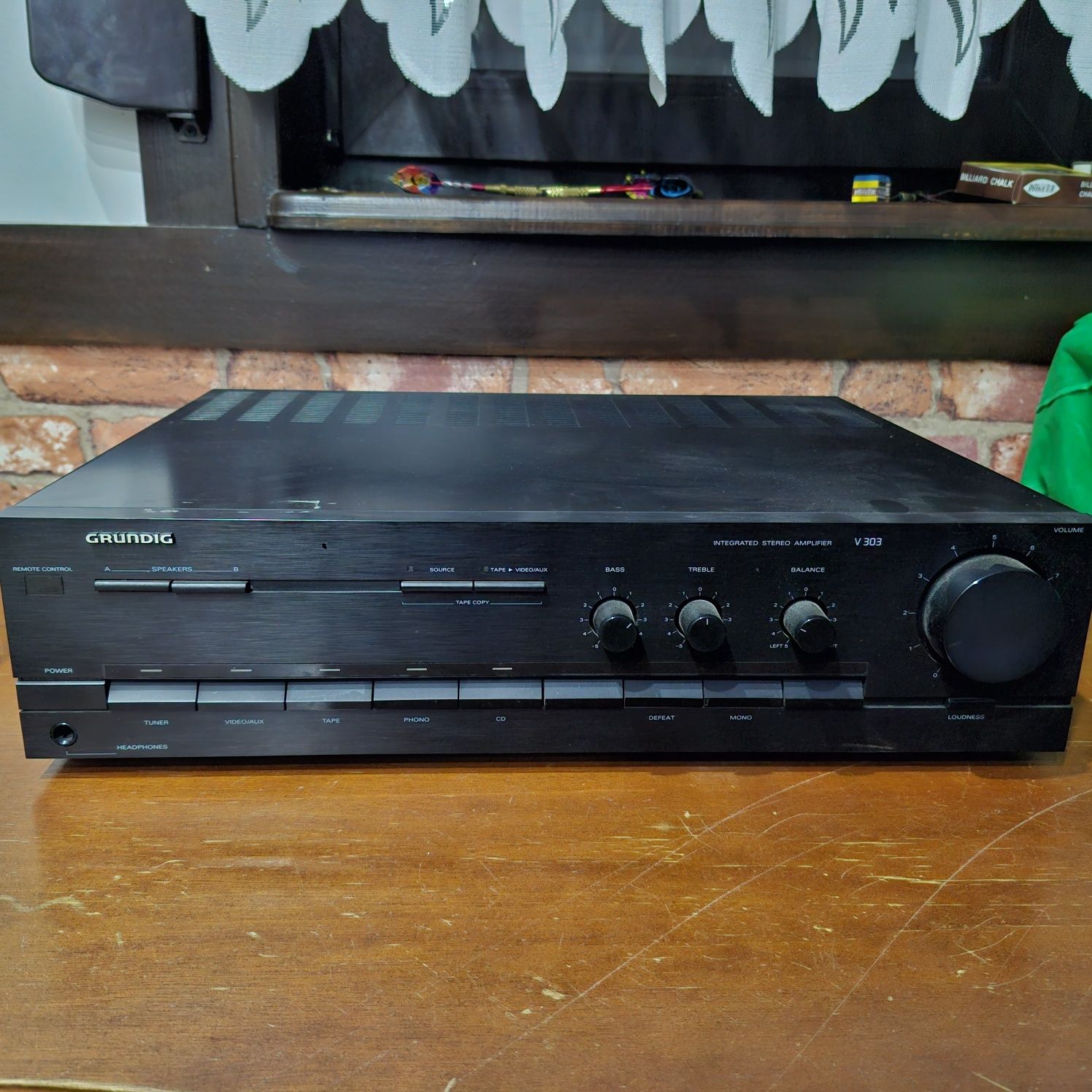 Wzmacniacz firmy Grundig V303