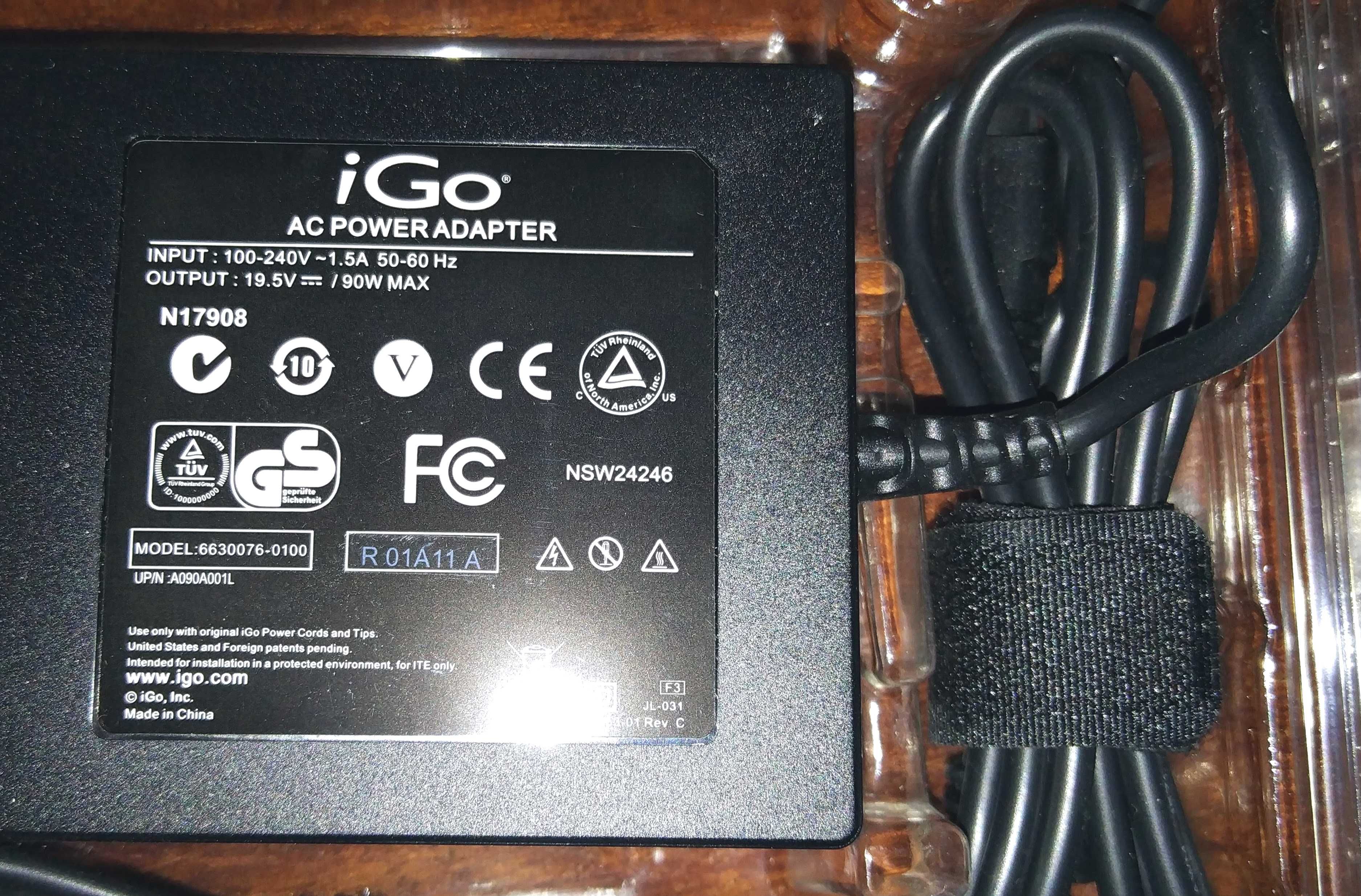 iGo Green Универсальное зарядное  для ноутбука 90 Вт с 9 наконечниками