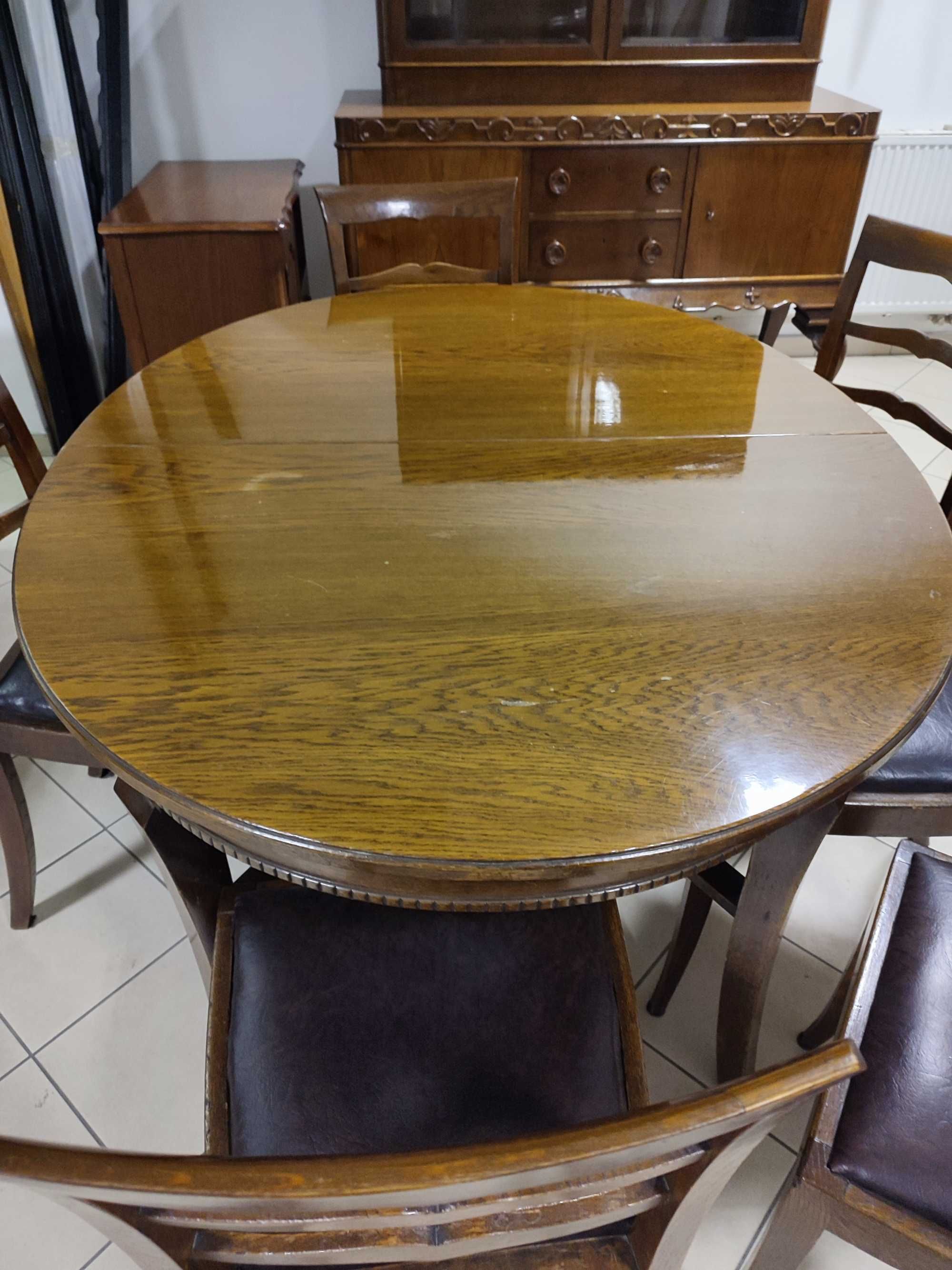 Stół i 6 krzeseł z obiciem skórzanym