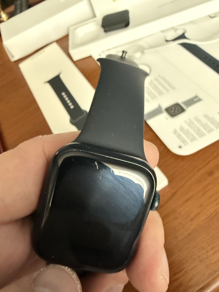 Продам Apple watch series 8