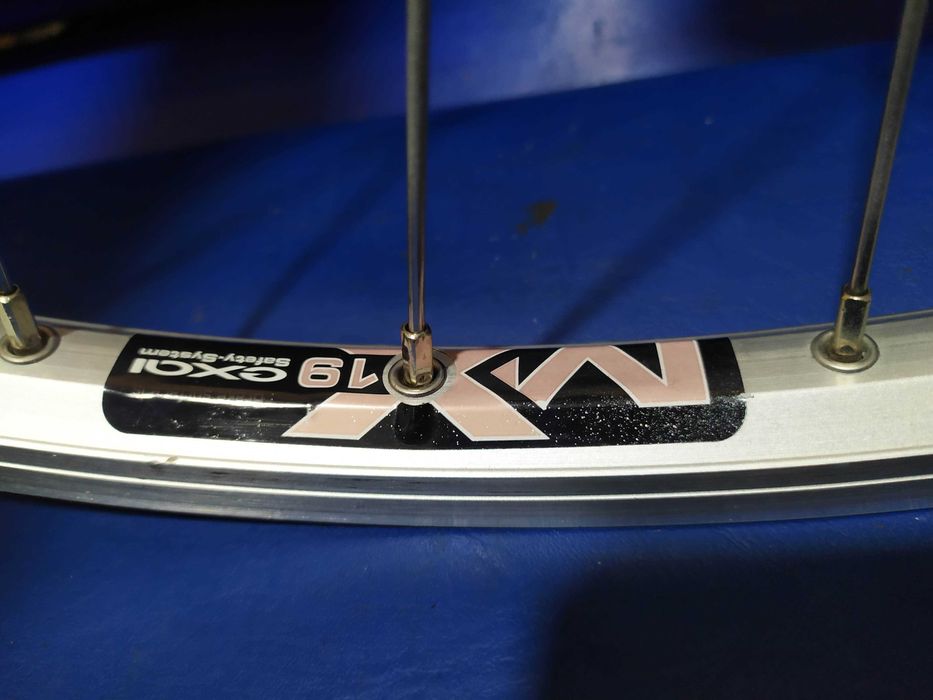 Колесо 28 Shimano Nexus, динамовтулка, нерж. спицы