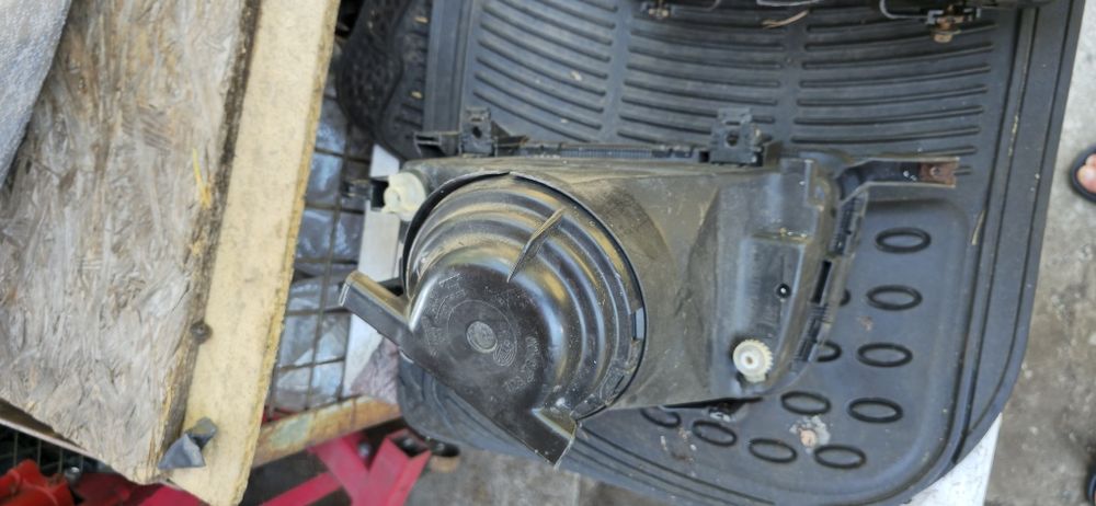 Lampy Przód Reflektory Lewa Prawa Audi 80 B4