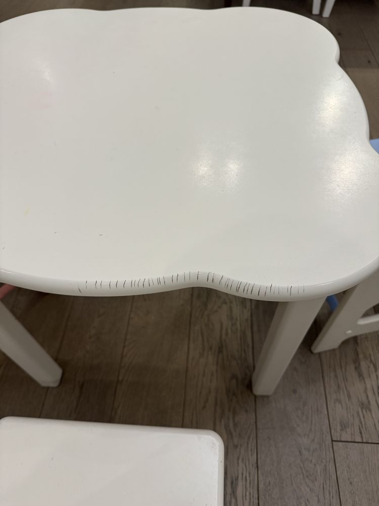 Дитячий столик зі стільчиками