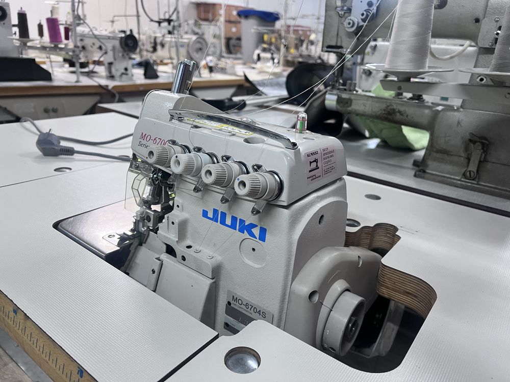 Overlock Owerlok Juki MO-6704S 4 nitkowy Super Stan! Servo 230V