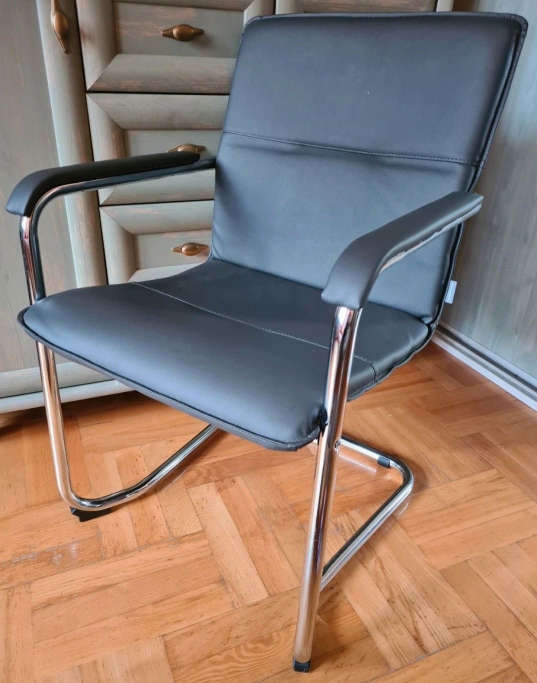 Stylowe, mega wygodne krzesło biurowe, model Rumba