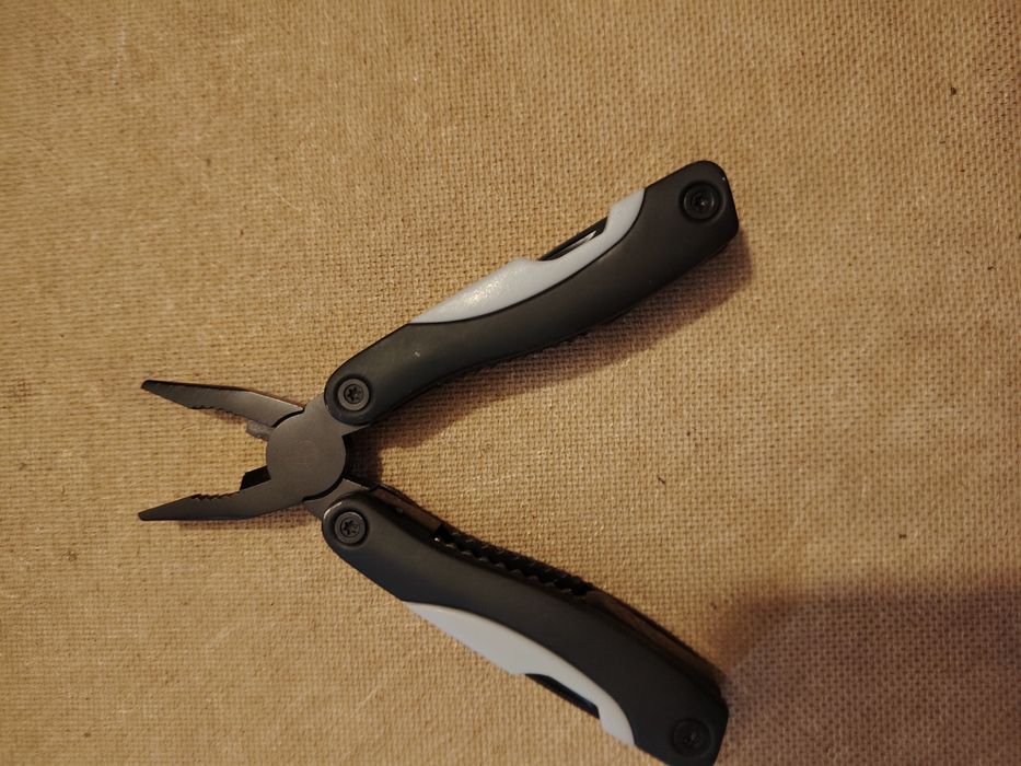Multitool narzędzie wielofunkcyjne