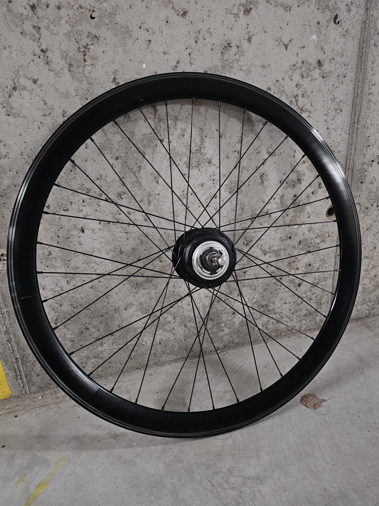 Tylne Koło 28 cali z piastą SHIMANO SG C6001 8R