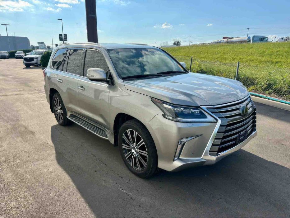 Lexus LX      2021