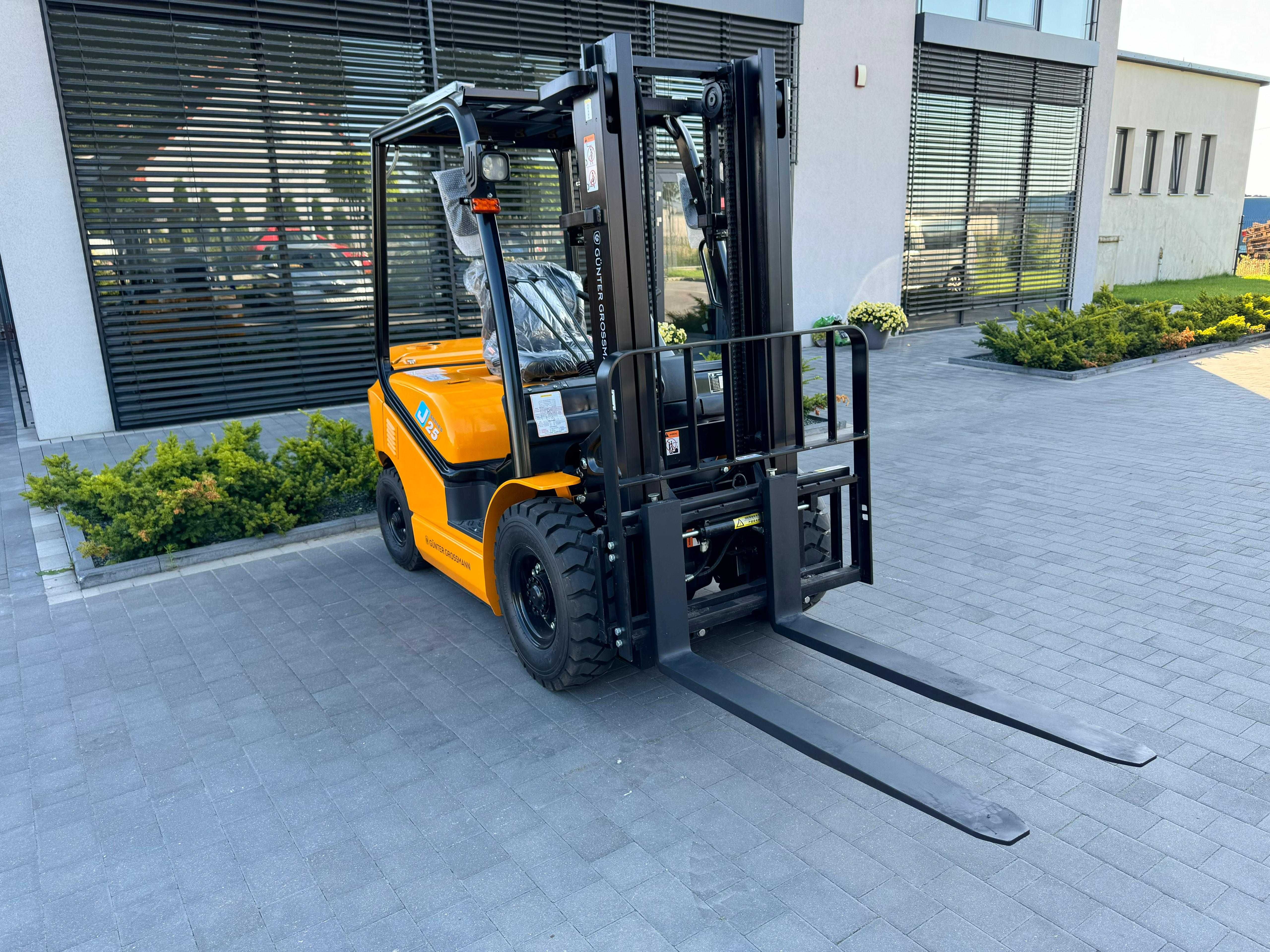 Nowy wózek  Gunter Grossmann 2,5T triplex, 3 lata gwarancji, Hyundai