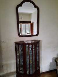 Móvel e espelho parede