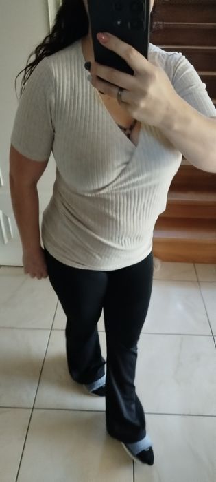 Bluzka prążek z dekoltem