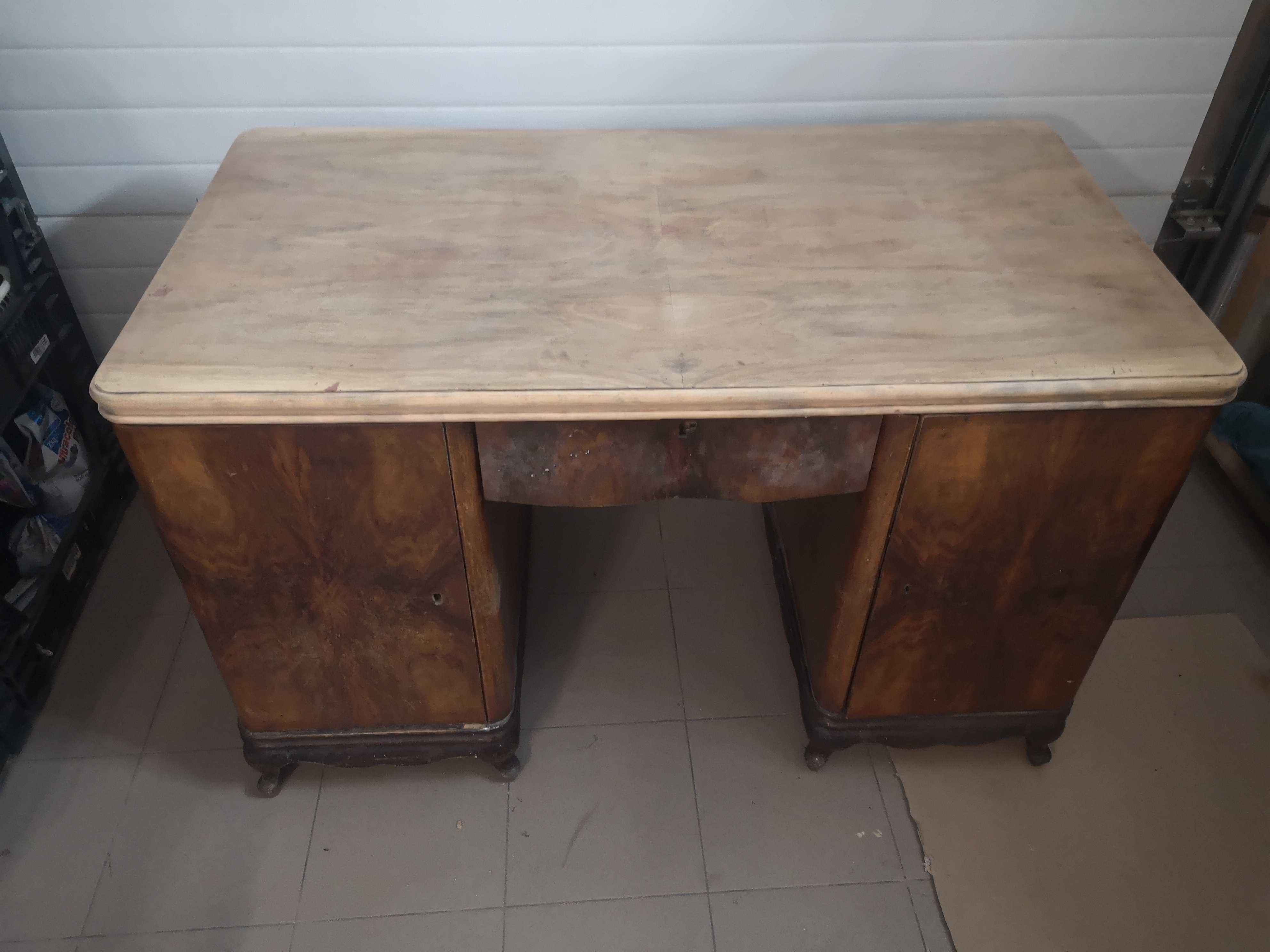 Ładne stare biurko