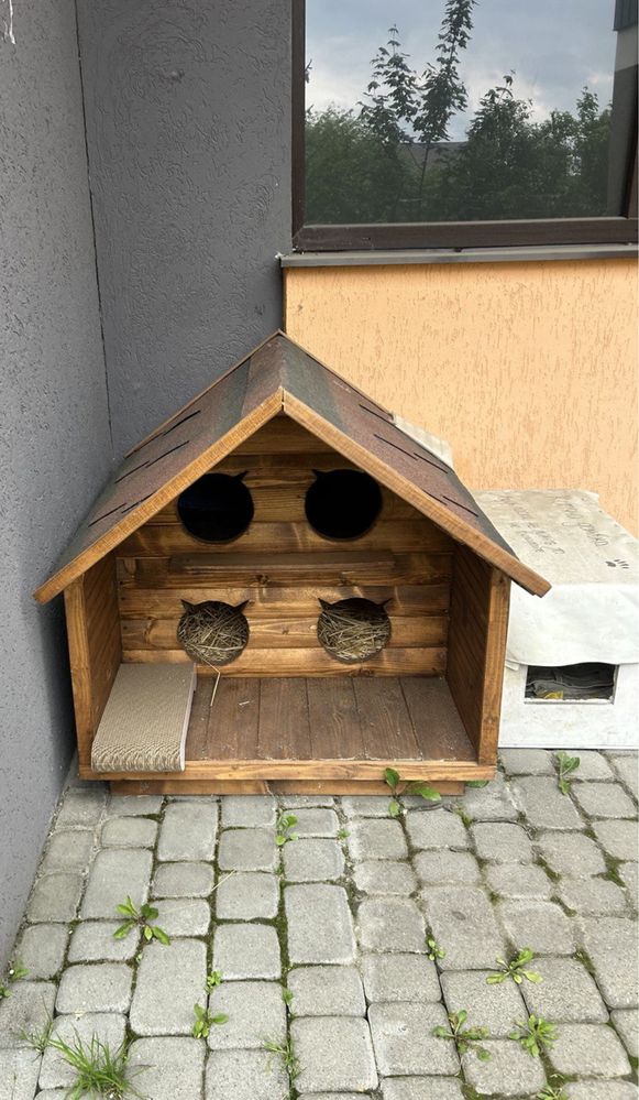 Будка для котів з дерева