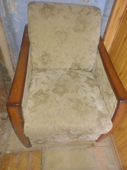 Продам крісло тумба в хорошому стані