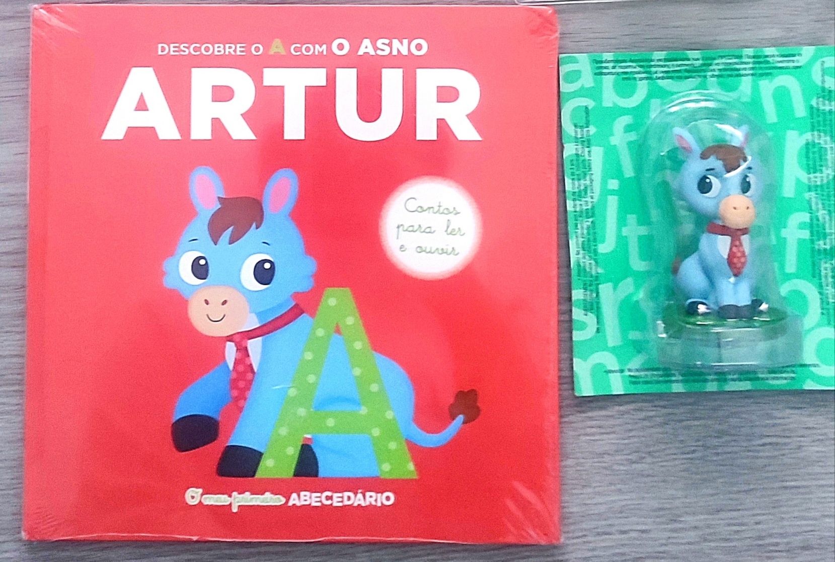 Livro "Descobre o A com o asno Artur" + figura - NOVO