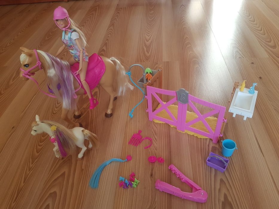 BARBIE GXV77 Zestaw Koniki Stylizacja i opieka HGB58