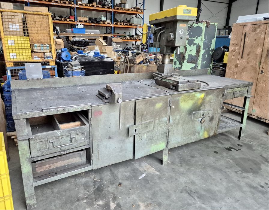 Stół warsztatowy z wiertarką stołową stozek 3 oraz imadlem