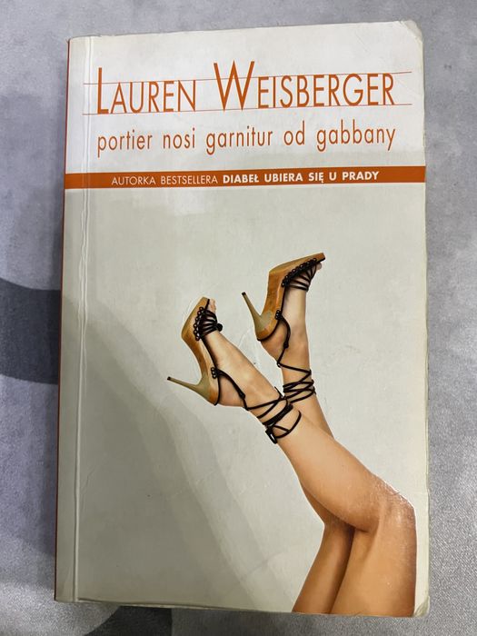 Portier nosi garnitur od gabbany Lauren Weisberger