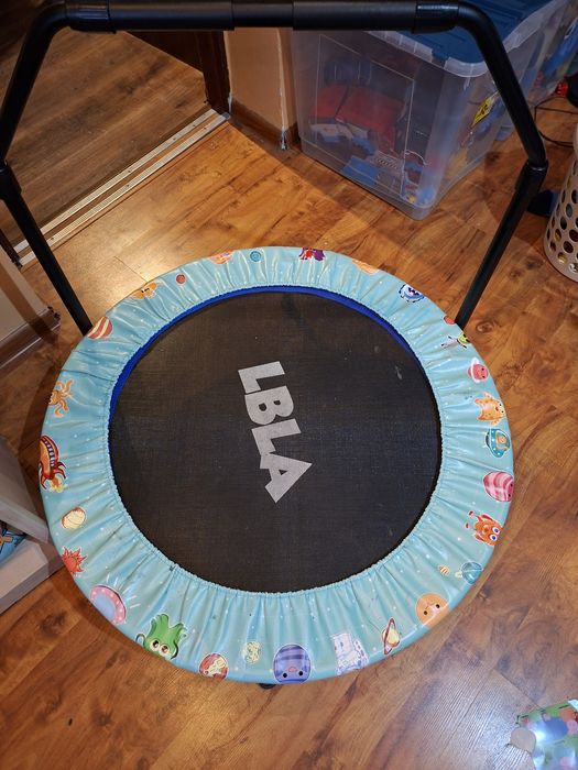 Trampolina dla dzieci z uchwytem