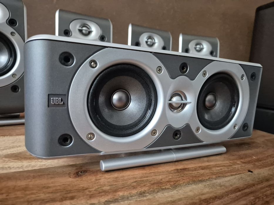 Zestaw kolumn głośnikowych JBL SCS200 do kina domowego