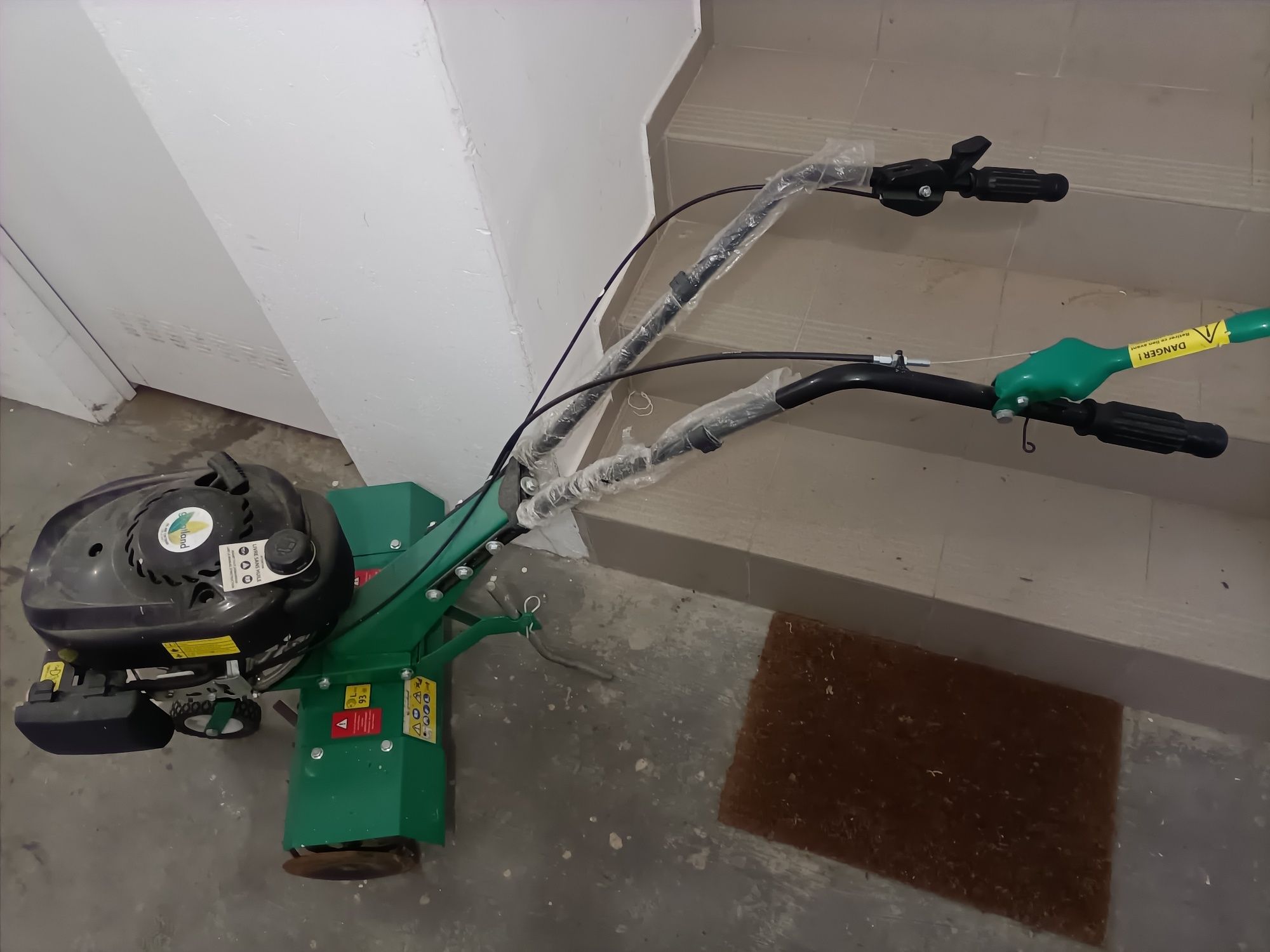 Motocultivador em boas condições