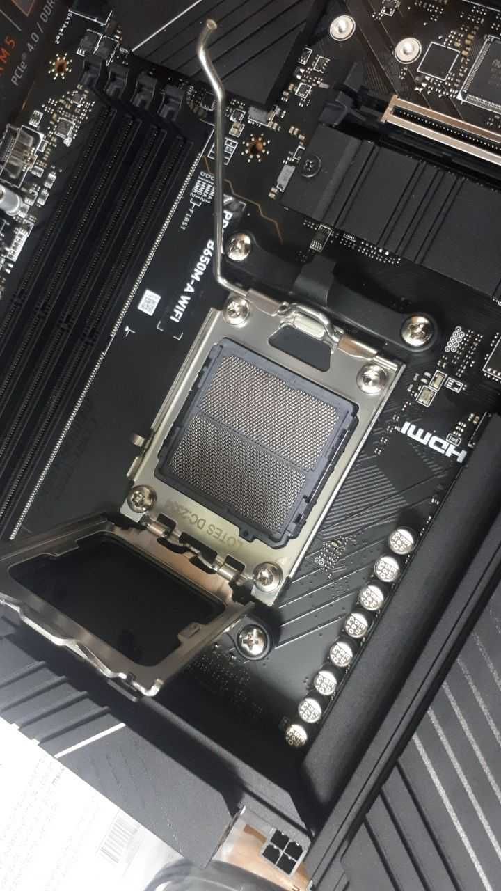 Материнська плата MSI PRO B650M-A WIFI