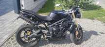 Triumph Street Triple carbonowy wydech, przewody hamulcowe w oplocie, opony Bridgestone S21