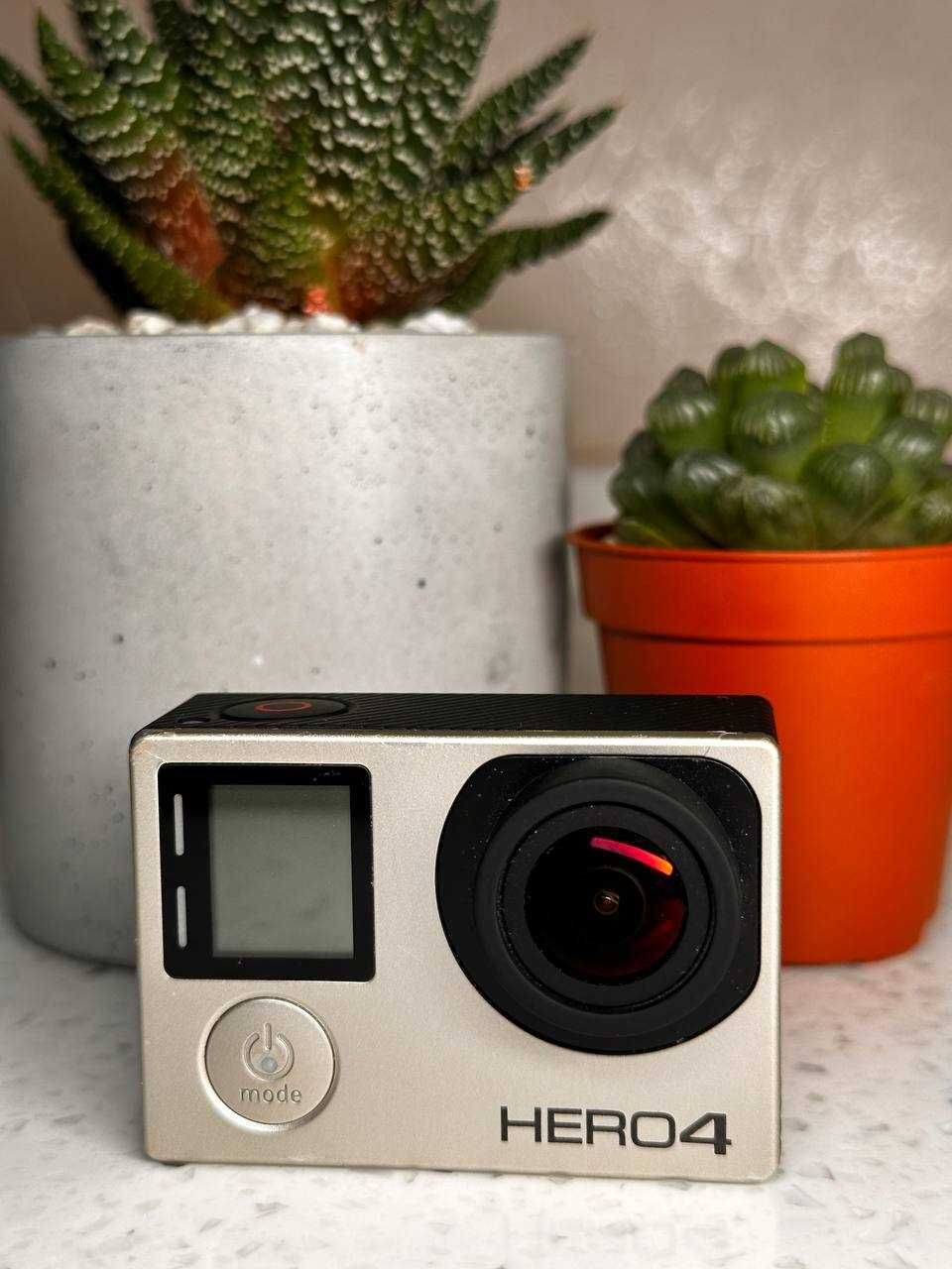 GoPro 4 Silver в дуже гарному стані. Комплектний