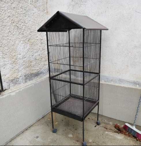 Великий вольєр для птахів